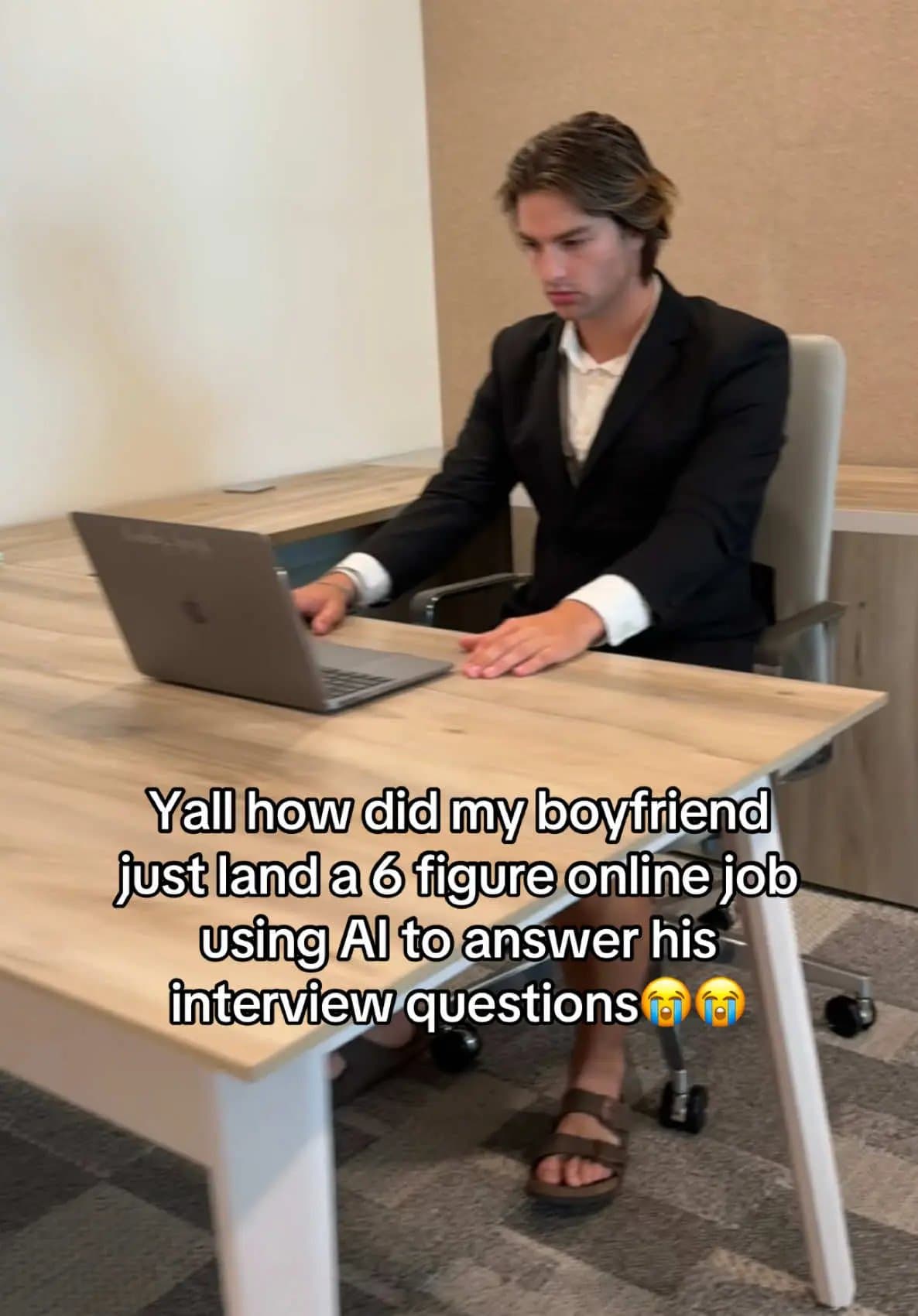Yall how did my boyfriend
just land a 6 figure online job
using Al to answer his…