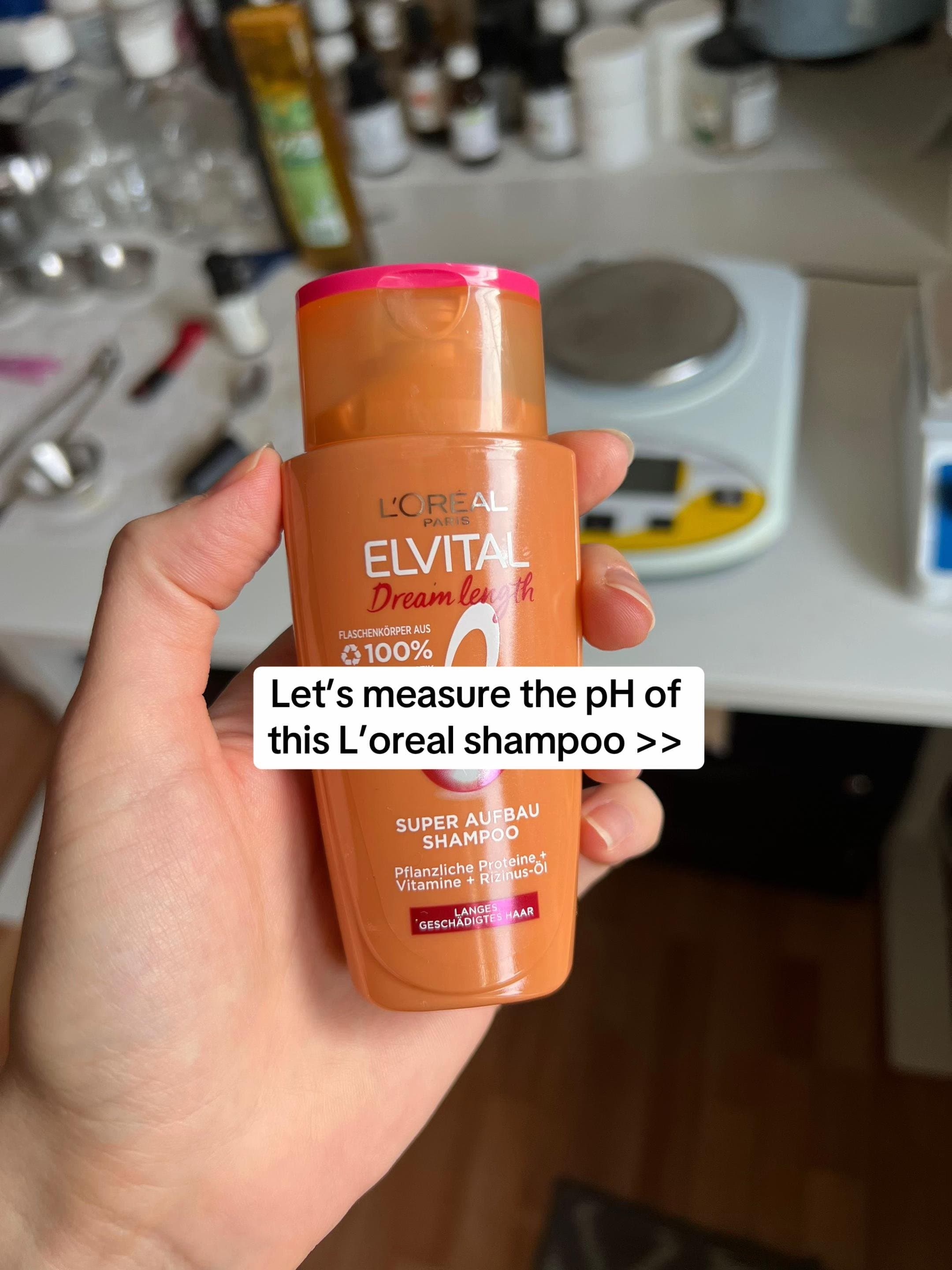 Let's measure the pH of
this L'oreal shampoo >>