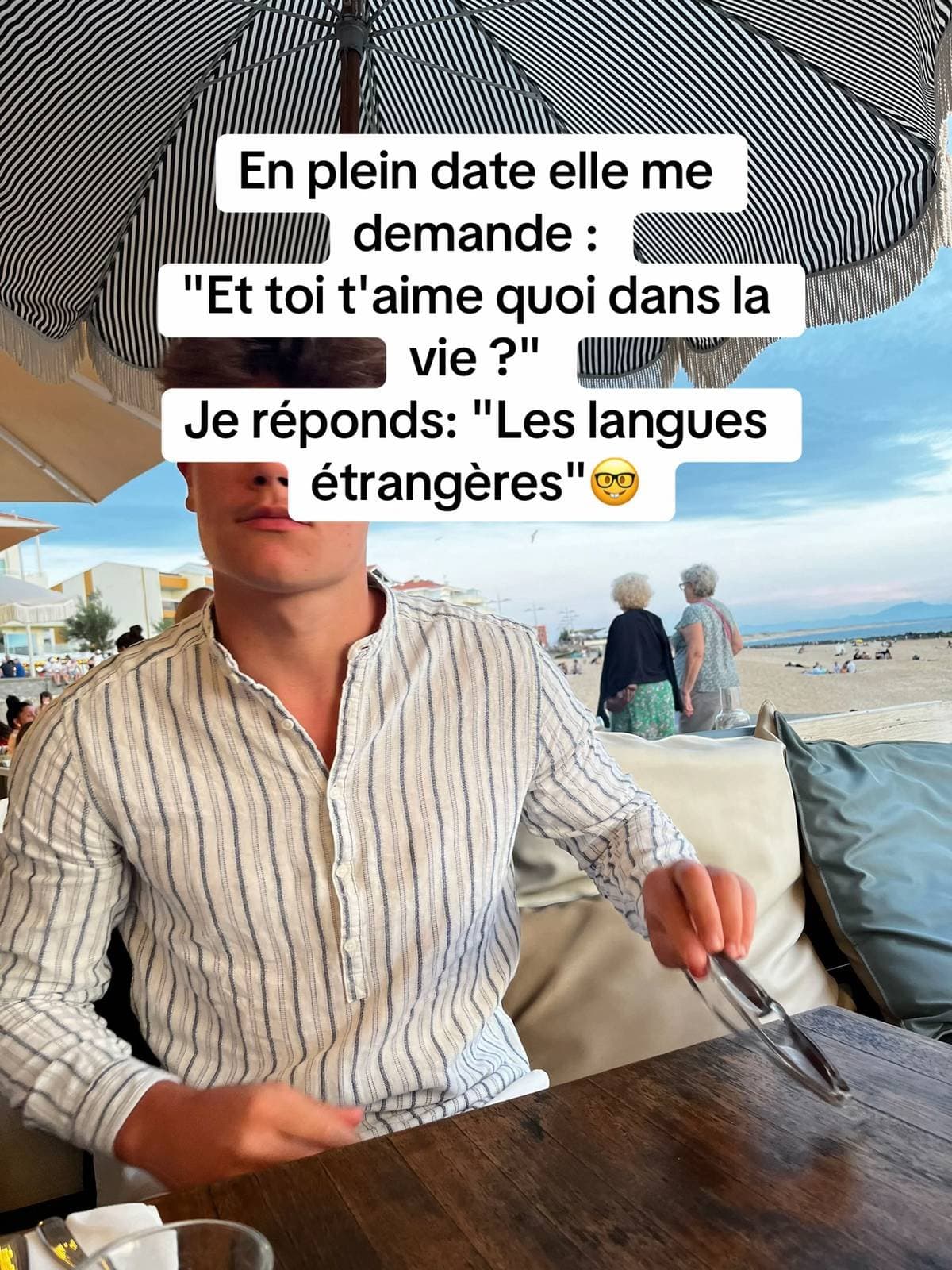 En plein date elle me
demande :
"Et toi t'aime quoi dans la
vie ?"
Je réponds: "…